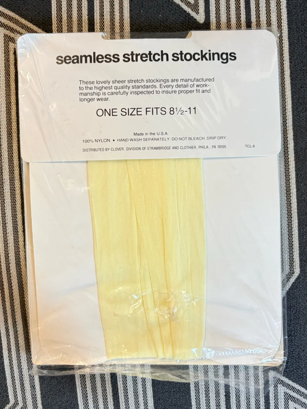 VTG NWT Clover Yellow Thigh High Nylon Seamless Stretch Stockings Size 8.5-11 M